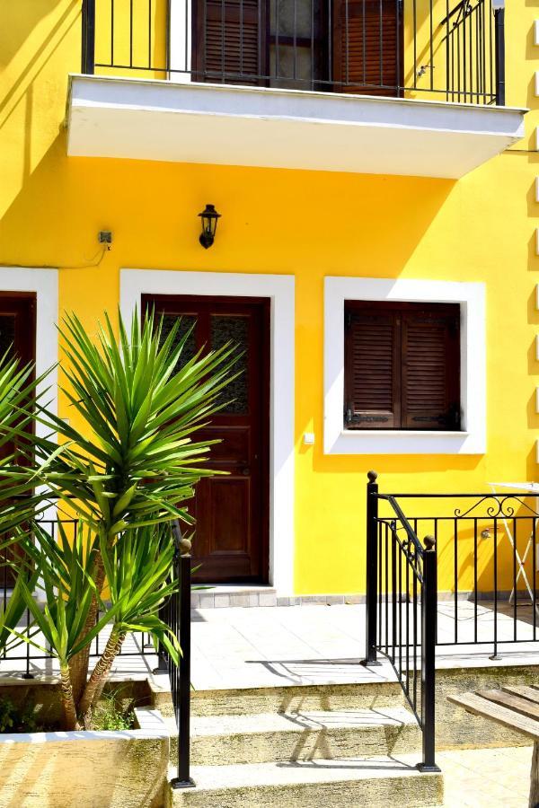 Dourios Ippos Apartments Frikes エクステリア 写真