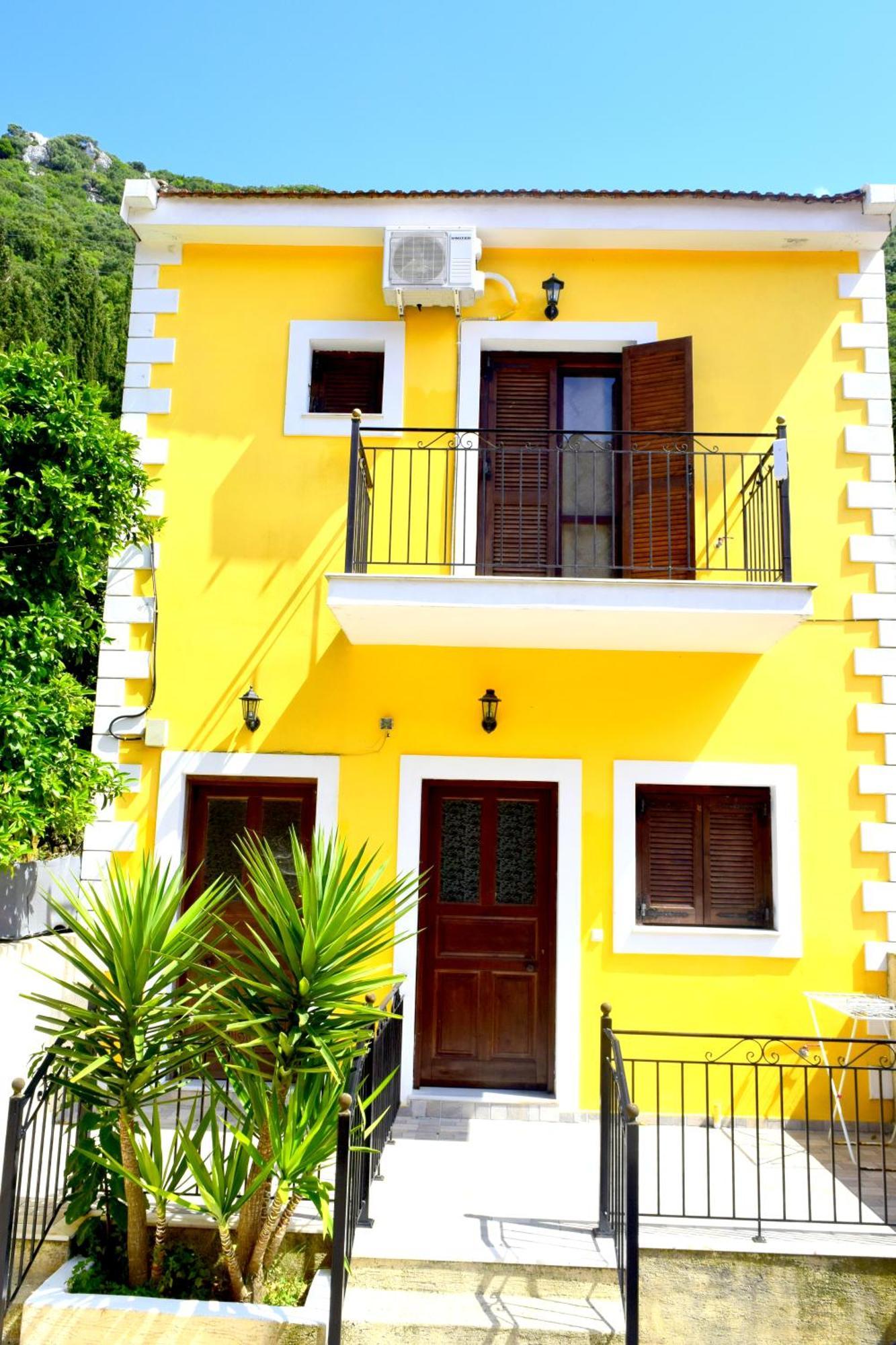 Dourios Ippos Apartments Frikes エクステリア 写真