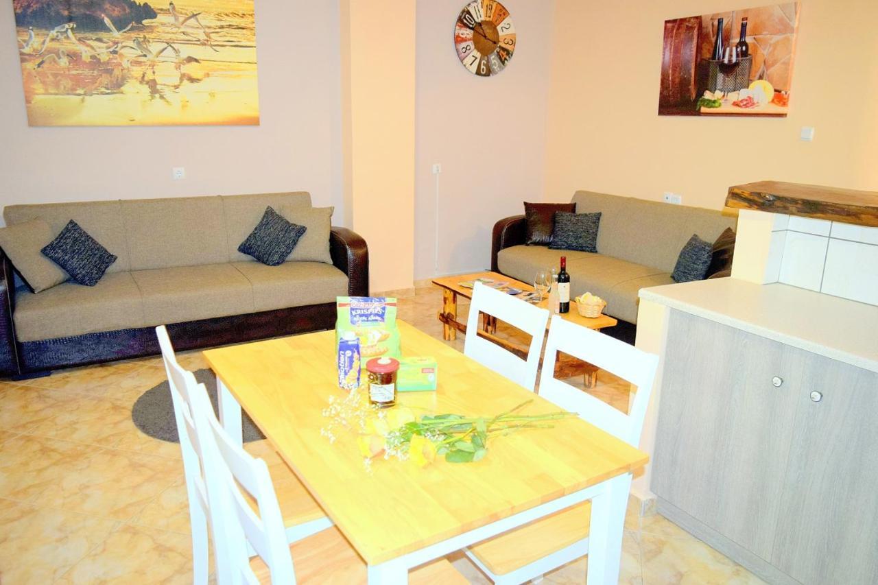 Dourios Ippos Apartments Frikes エクステリア 写真