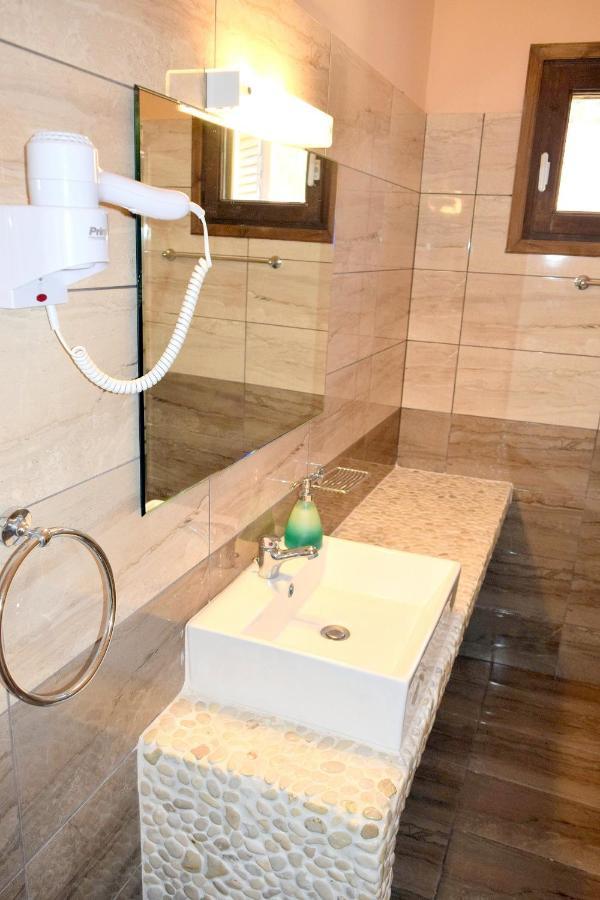 Dourios Ippos Apartments Frikes エクステリア 写真