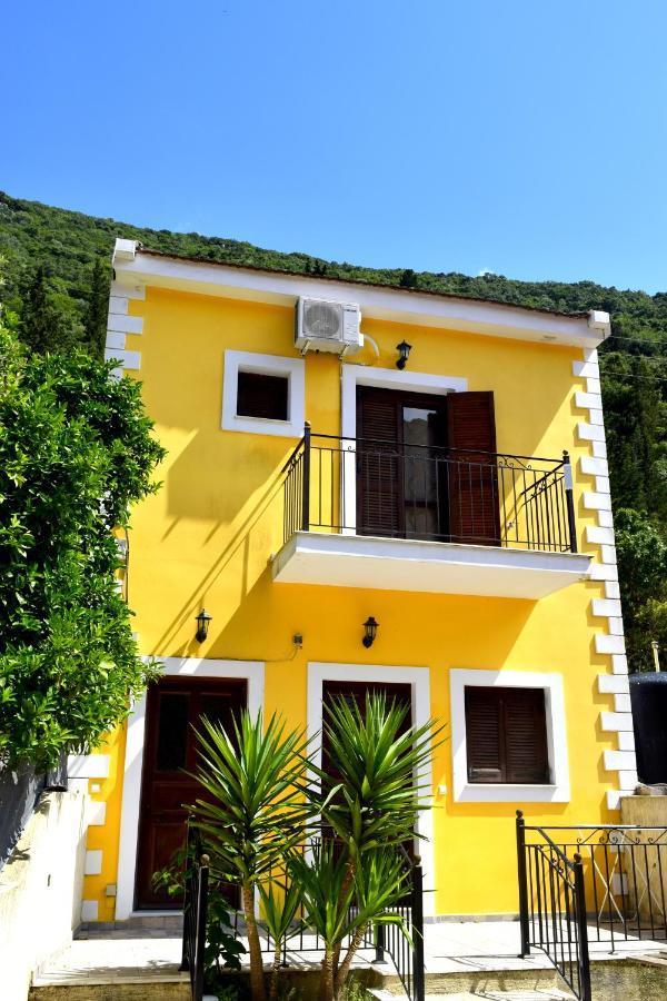 Dourios Ippos Apartments Frikes エクステリア 写真