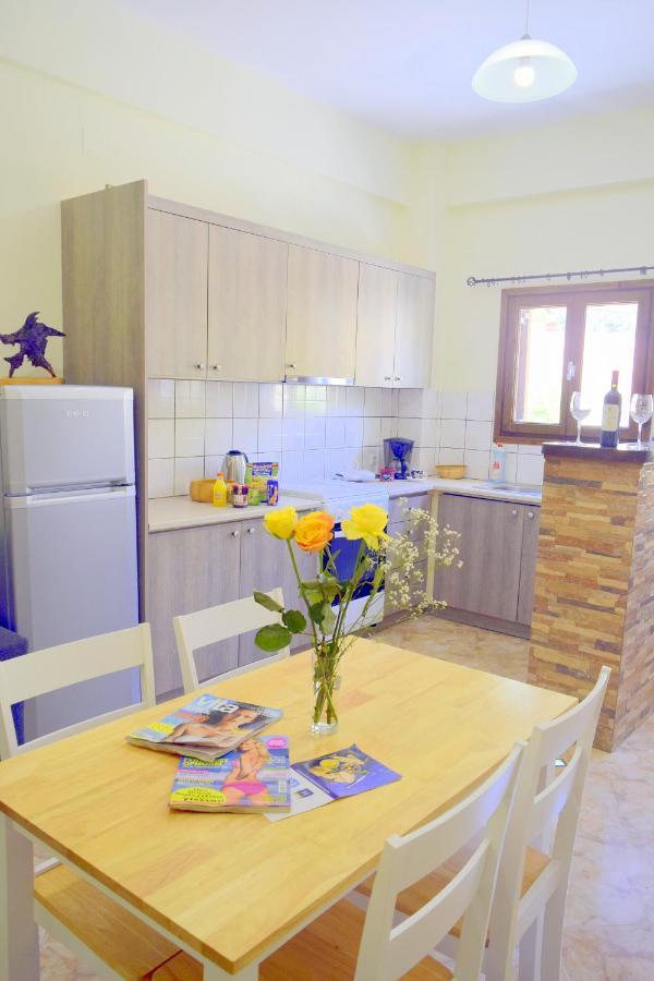 Dourios Ippos Apartments Frikes エクステリア 写真