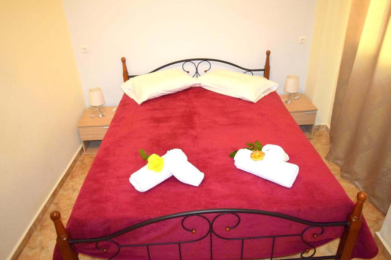 Dourios Ippos Apartments Frikes エクステリア 写真