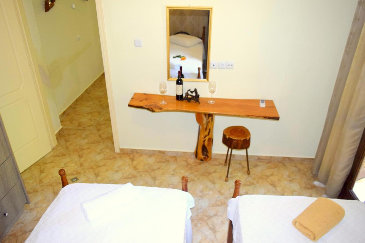 Dourios Ippos Apartments Frikes エクステリア 写真