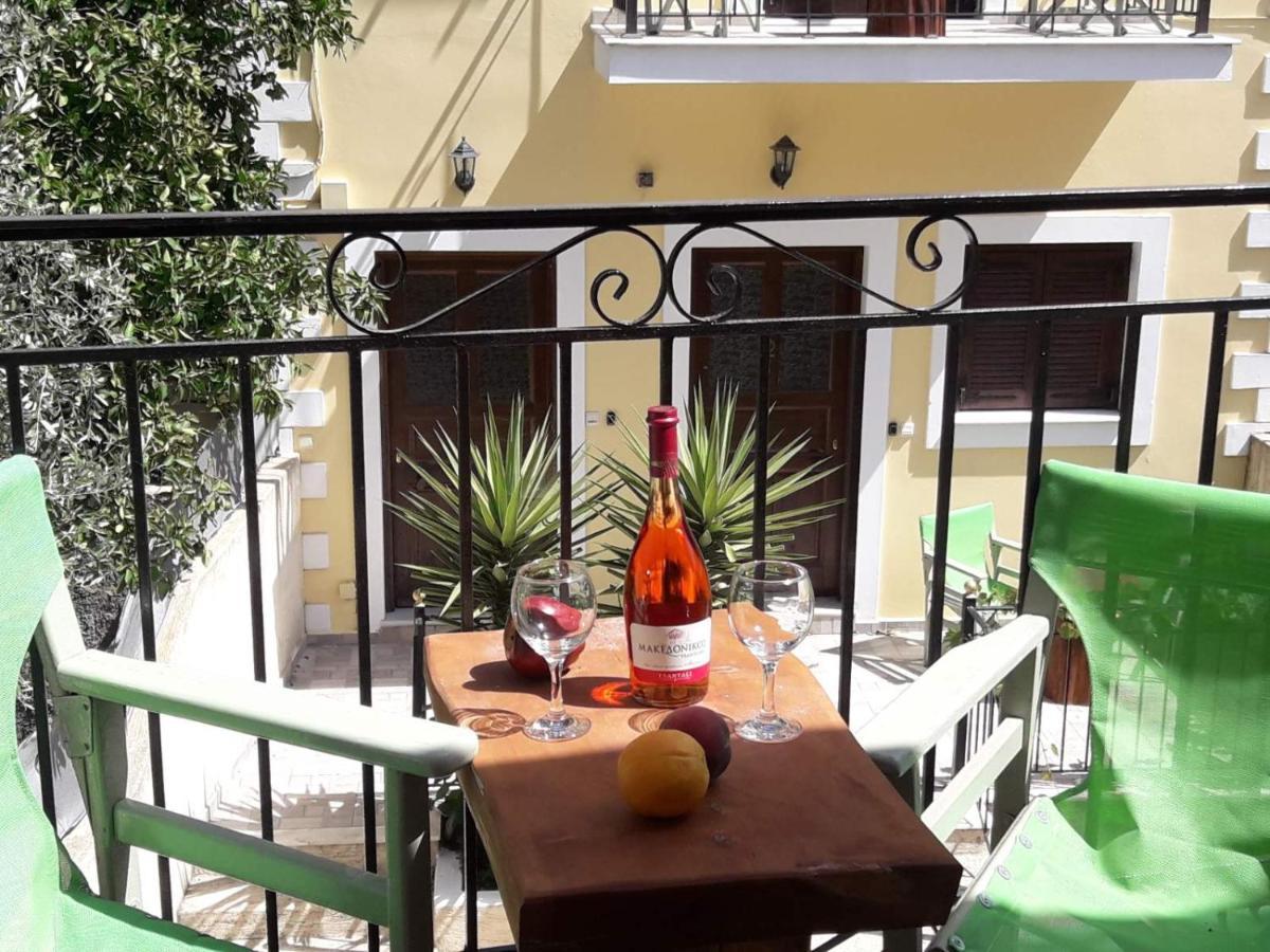 Dourios Ippos Apartments Frikes エクステリア 写真
