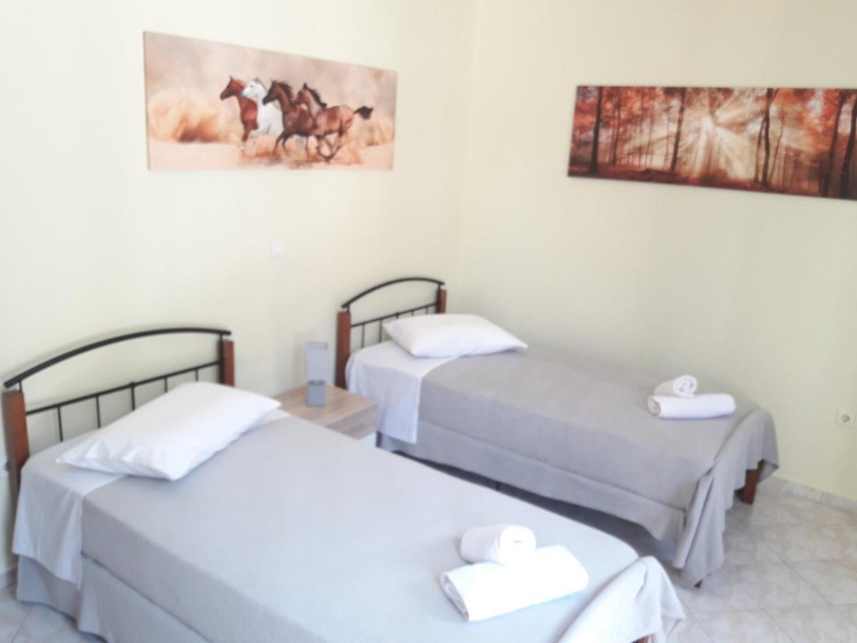 Dourios Ippos Apartments Frikes エクステリア 写真